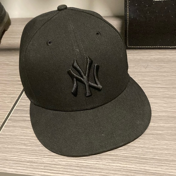 NY Yankees fitted hat - Picture 1 of 4